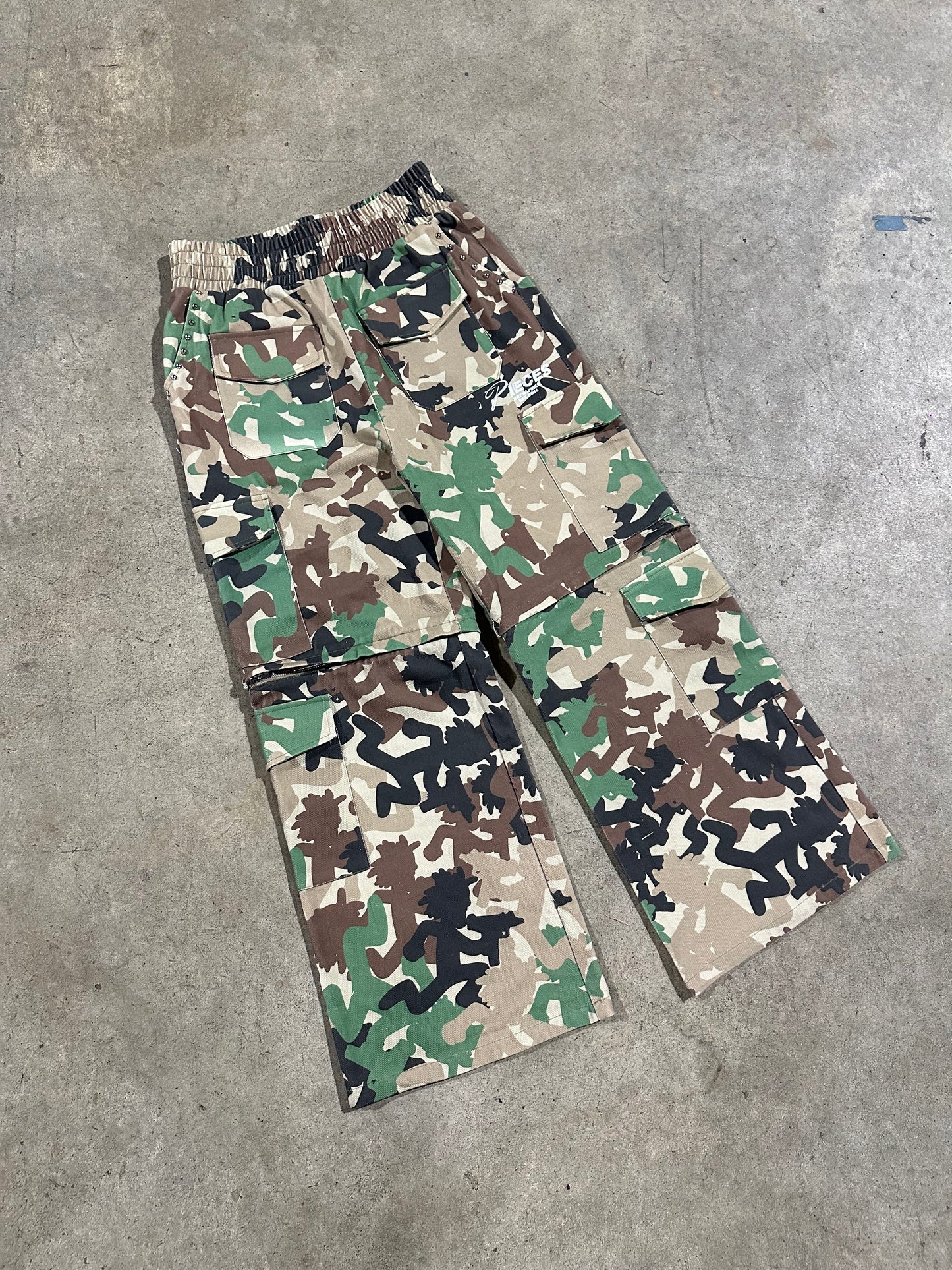 CAMO PANTS INTO SHORTS